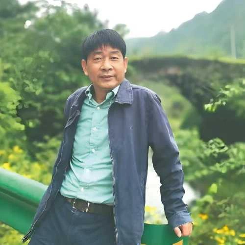 汤永炎老师的照片，单击鼠标查看大图！